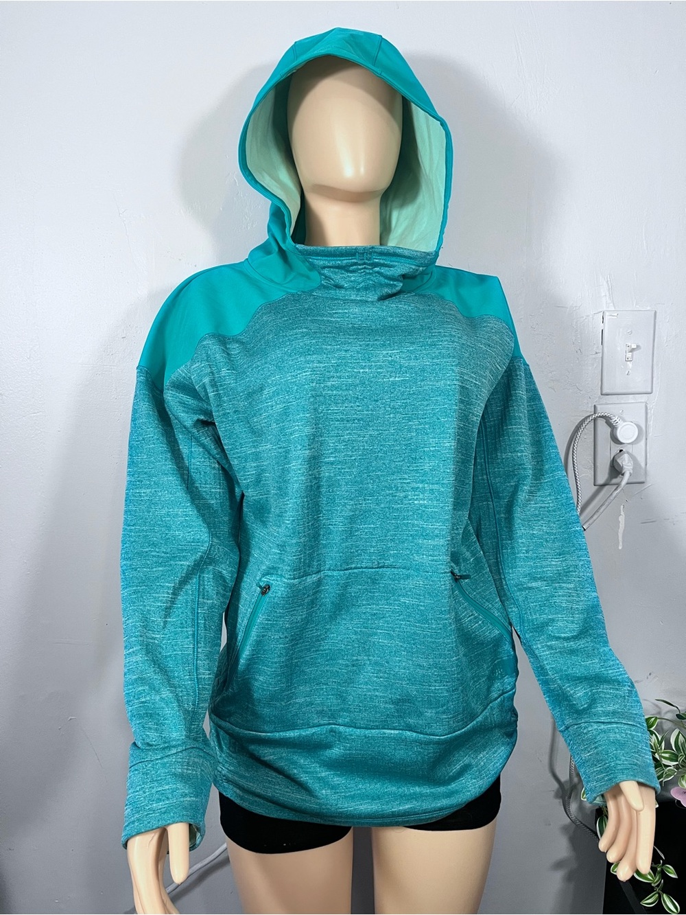 The North Face Men’s Teal Crewneck Hoodie Pullover